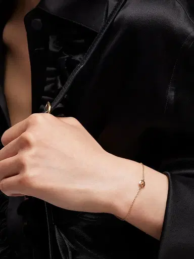 Gucci Women's Interlocking 18K Yellow Gold Chain Bracelet | Thumbnail 2 Gucci Women's Interlocking 18K Yellow Gold Chain Bracelet | Thumbnail 2