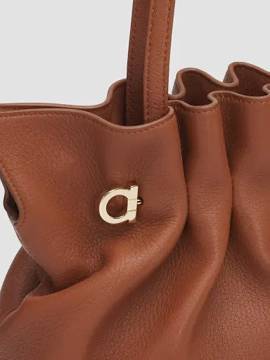 Ferragamo Women's Soft Grain Leather Shoulder Bag | Thumbnail 6 Ferragamo Women's Soft Grain Leather Shoulder Bag | Thumbnail 6