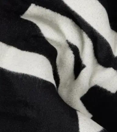 Jacquemus Jacquard logo virgin wool scarf | Thumbnail 2 Jacquemus Jacquard logo virgin wool scarf | Thumbnail 2