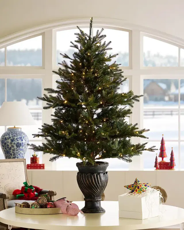 4.5 ' Alaskan Deluxe Pre-Lit Christmas Tree with Tree Pot 4.5 ' Alaskan Deluxe Pre-Lit Christmas Tree with Tree Pot