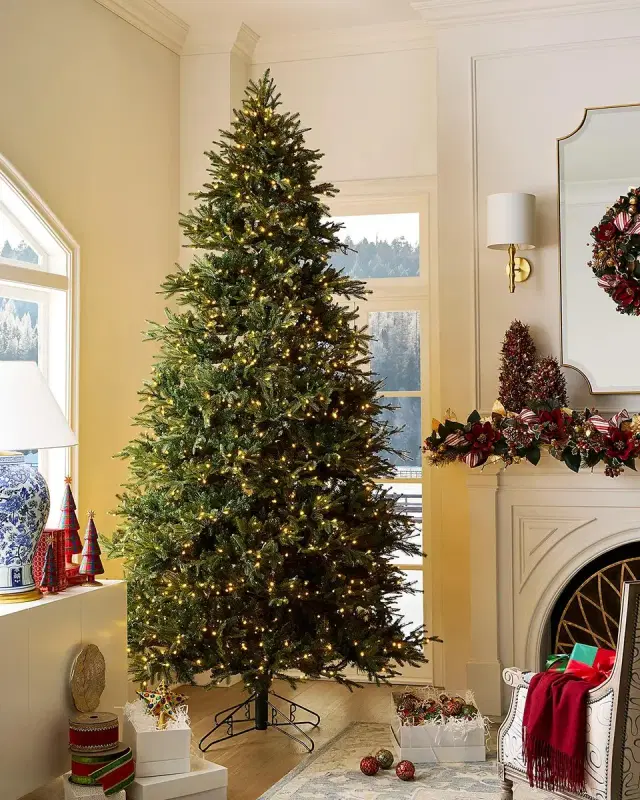 10 ' Alaskan Deluxe Pre-Lit Christmas Tree 10 ' Alaskan Deluxe Pre-Lit Christmas Tree