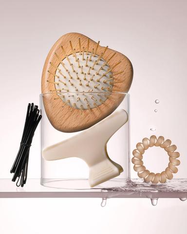 SNOW FOX Gua Sha Hair and Scalp Brush Love Heart Wooden Edition | Thumbnail 7 SNOW FOX Gua Sha Hair and Scalp Brush Love Heart Wooden Edition | Thumbnail 7