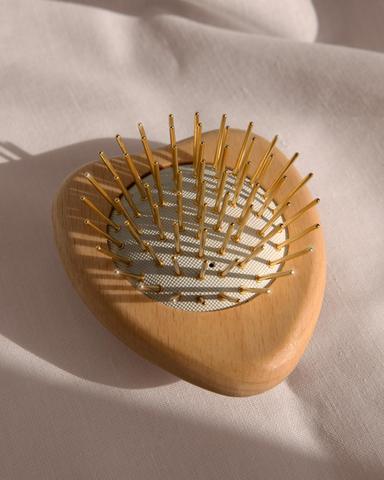 SNOW FOX Gua Sha Hair and Scalp Brush Love Heart Wooden Edition | Thumbnail 4 SNOW FOX Gua Sha Hair and Scalp Brush Love Heart Wooden Edition | Thumbnail 4